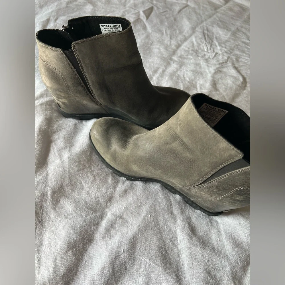 Sorel Gray Leather Boots with Structured Heel - Picture 2 of 8